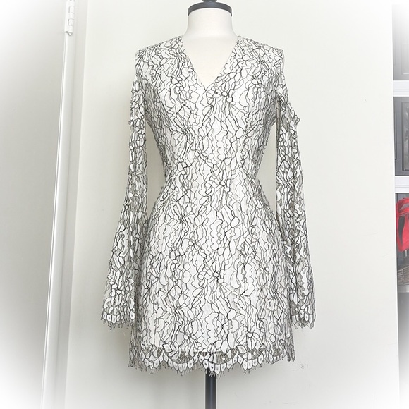 Keepsake white and black floral fitted lace dress cold shoulder long bell sleeve - Picture 2 of 9